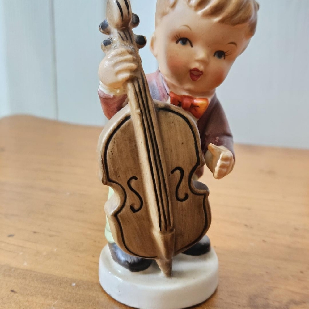 " The Little Cellist " #3304F  Figurine